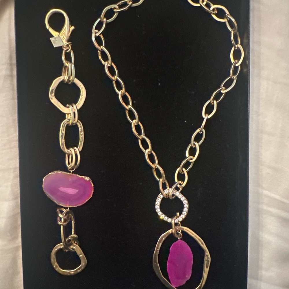 Tori Spelling Chic Gold and Pink Necklace & Bracelet Set New in Box